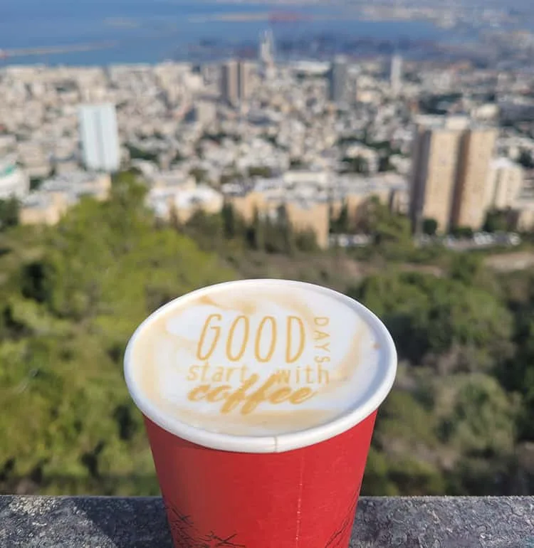 Café Lorees: Branding To-Go